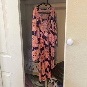 New condition dress, no flaws just selling because it doesn't quite suit me.